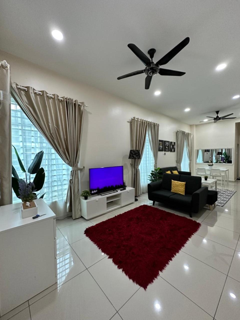 Rumahku Homestay, Taman Jasin Perdana Exterior photo