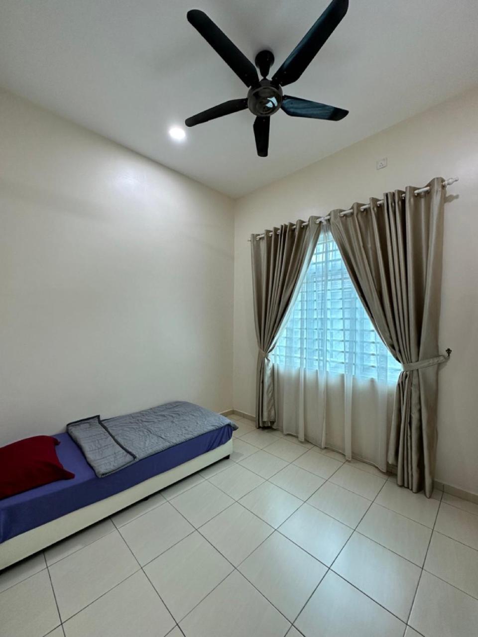 Rumahku Homestay, Taman Jasin Perdana Exterior photo