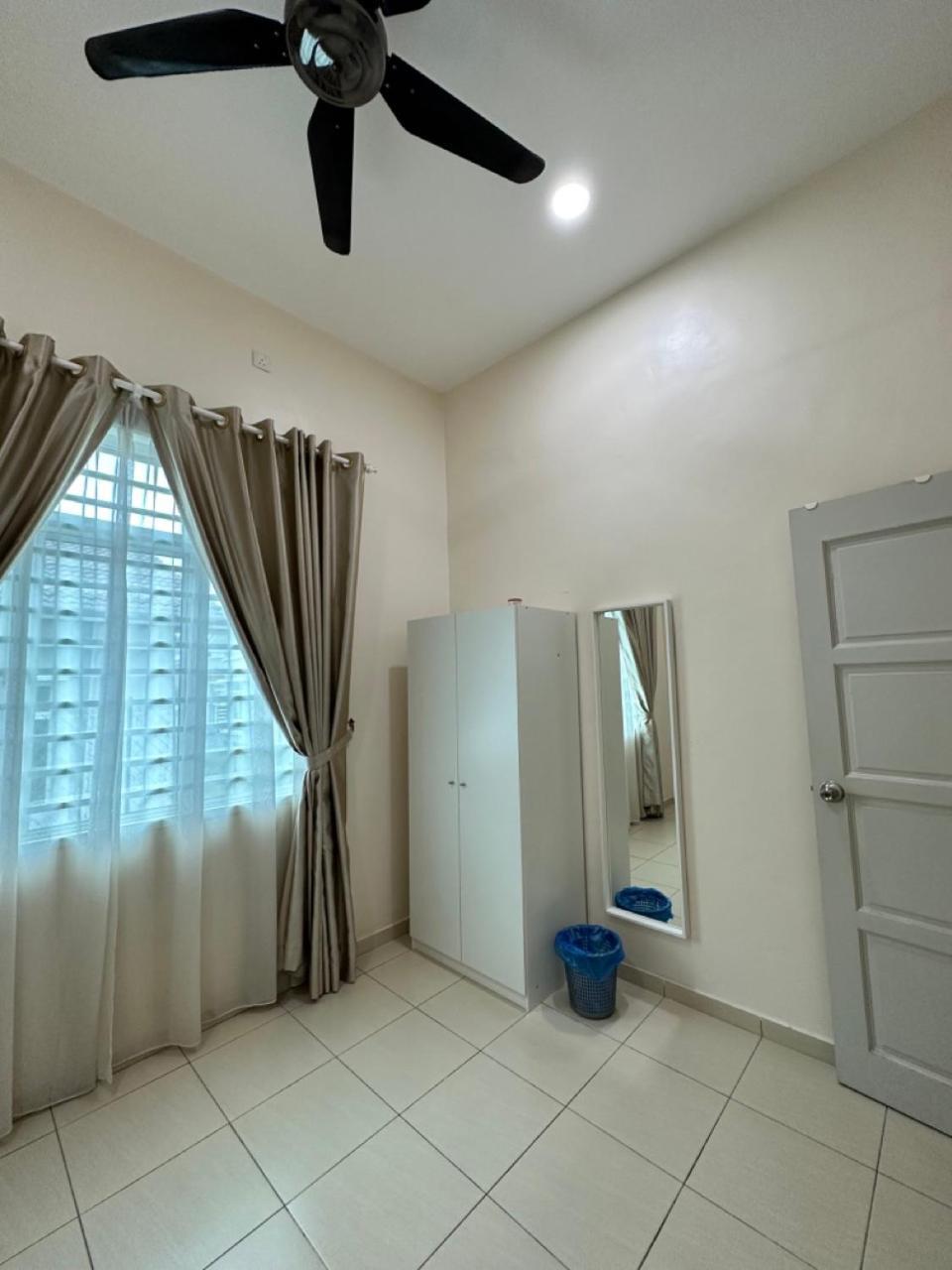Rumahku Homestay, Taman Jasin Perdana Exterior photo