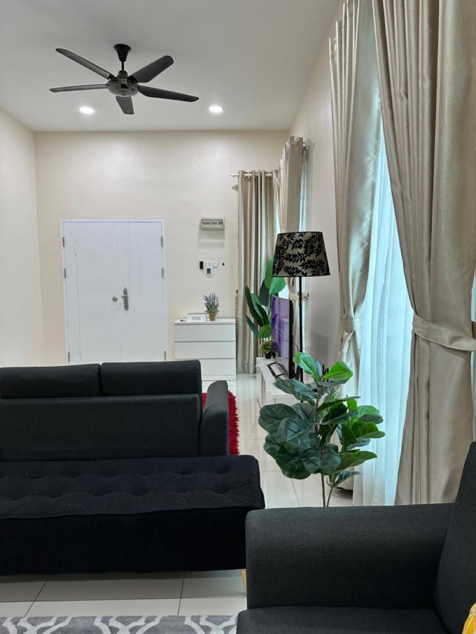 Rumahku Homestay, Taman Jasin Perdana Exterior photo