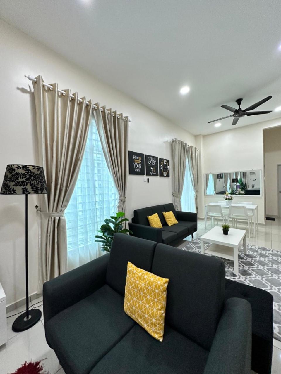 Rumahku Homestay, Taman Jasin Perdana Exterior photo