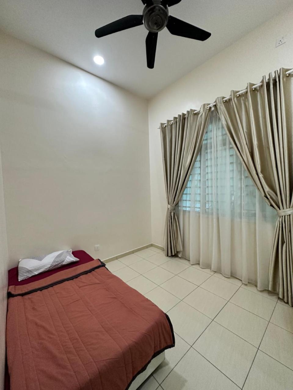 Rumahku Homestay, Taman Jasin Perdana Exterior photo
